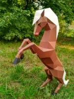 Papercraft di cavallo impennato in origami
