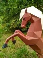 Papercraft di cavallo impennato in origami
