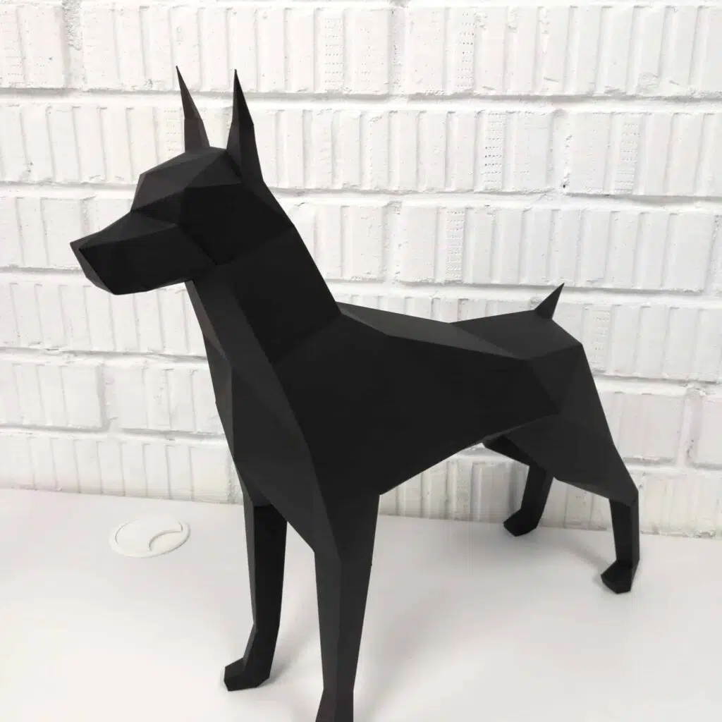 Papercraft di un dobermann nero in origami 3D