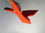 Papercraft de pássaros voando em origami 3D
