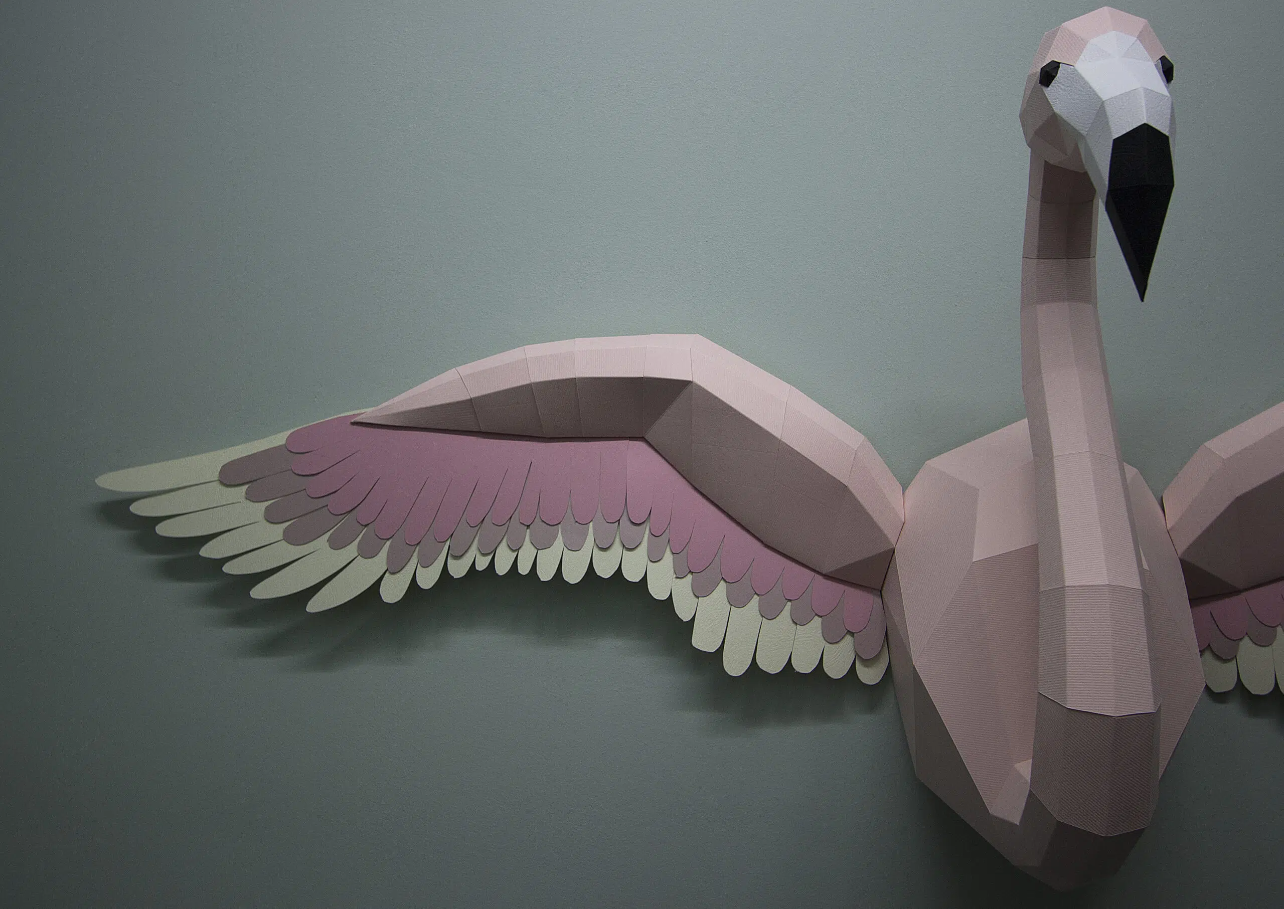 Flamingo muurdecoratie met uitgespreide vleugels in origami, weergave 16