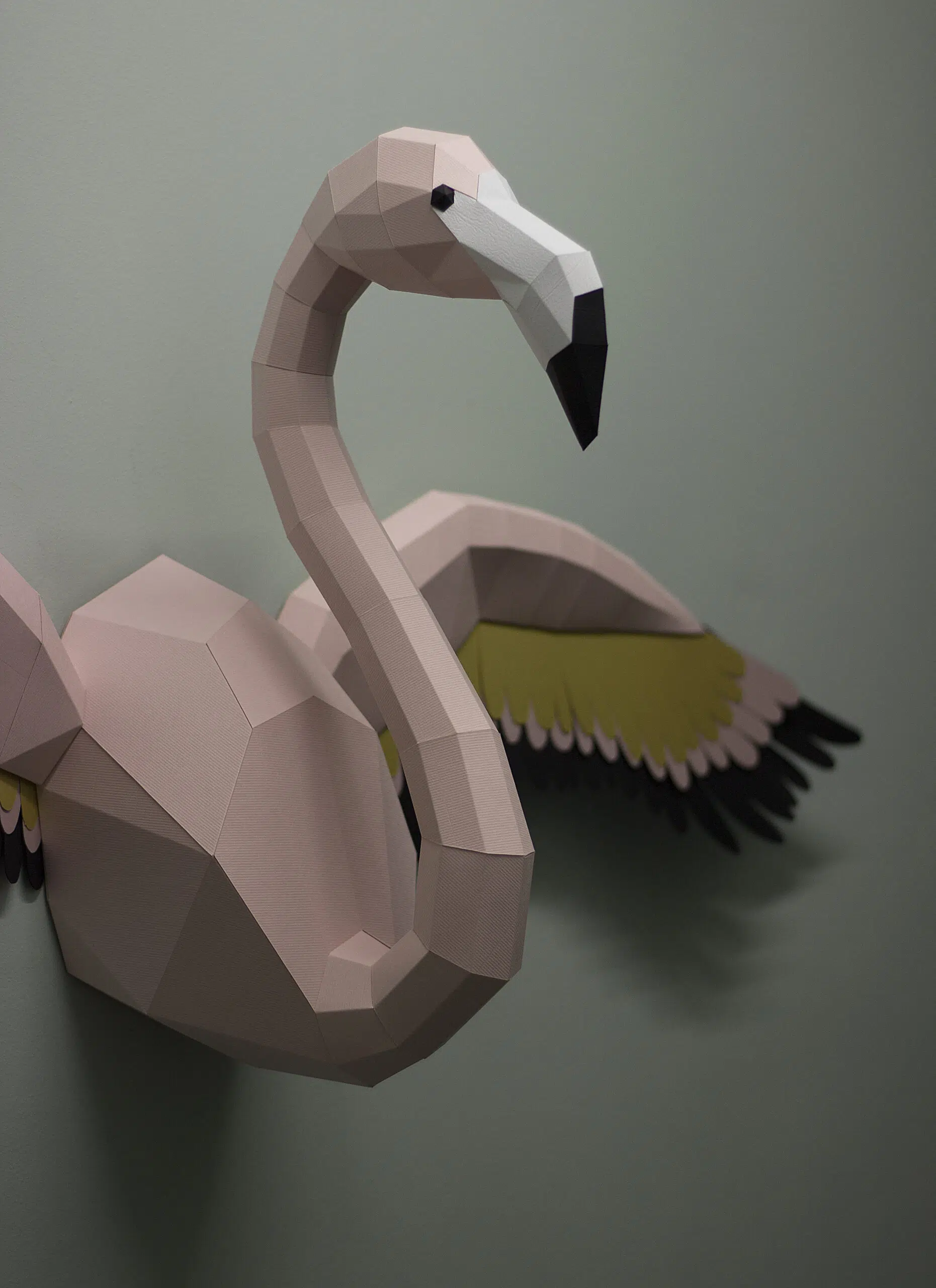 Papercraft de flamenco rosa mural con alas en origami, modelo 3D