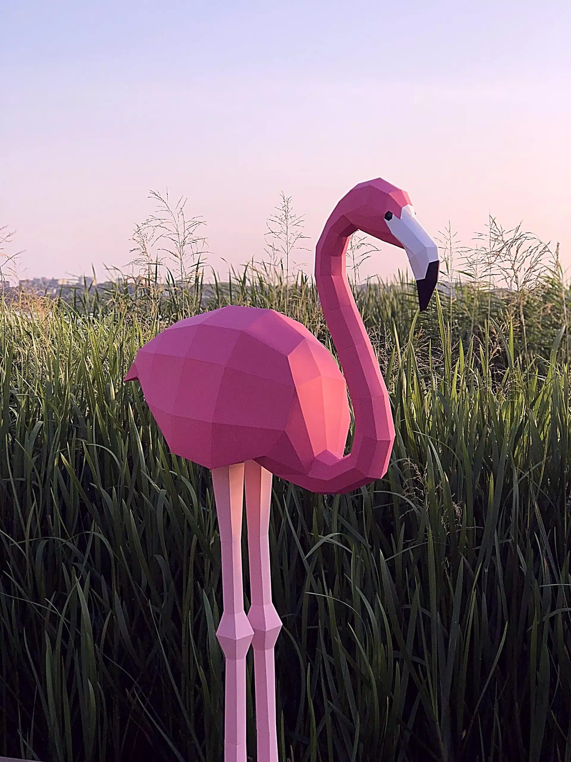 Papercraft dúo de flamencos rosas de pie en origami 3D, vista posterior