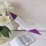 Papercraft de pássaros voando em origami 3D