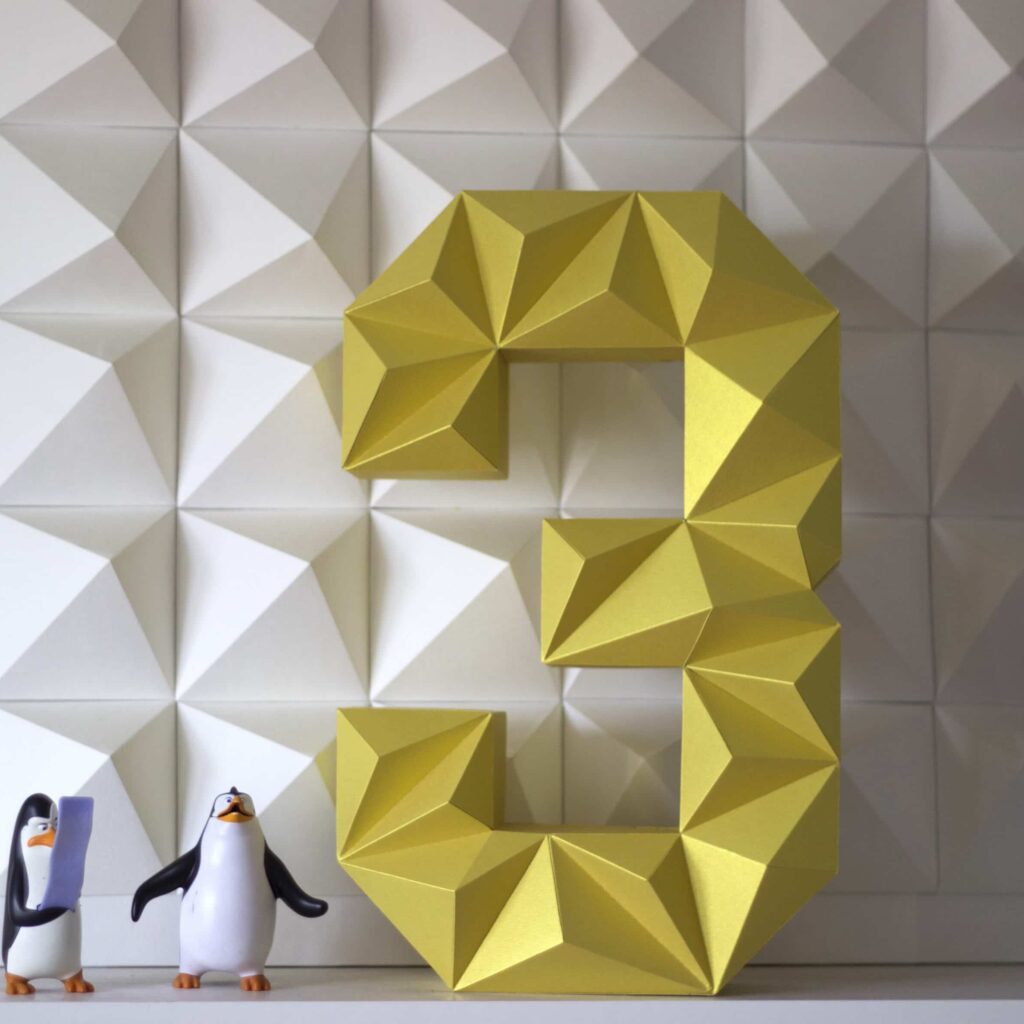 Papercraft numero 3 in origami 3D Papercraft numero 3 in origami 3D