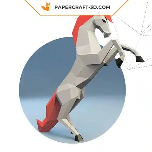 Papercraft eines aufgebäumten Pferdes aus Origami