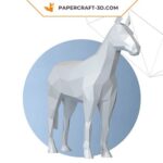 Papercraft cavallo in piedi in origami 3D