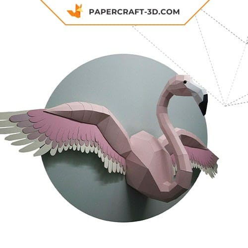 Papercraft de flamant rose mural avec des ailes en origami Papercraft de flamant rose mural avec des ailes en origami
