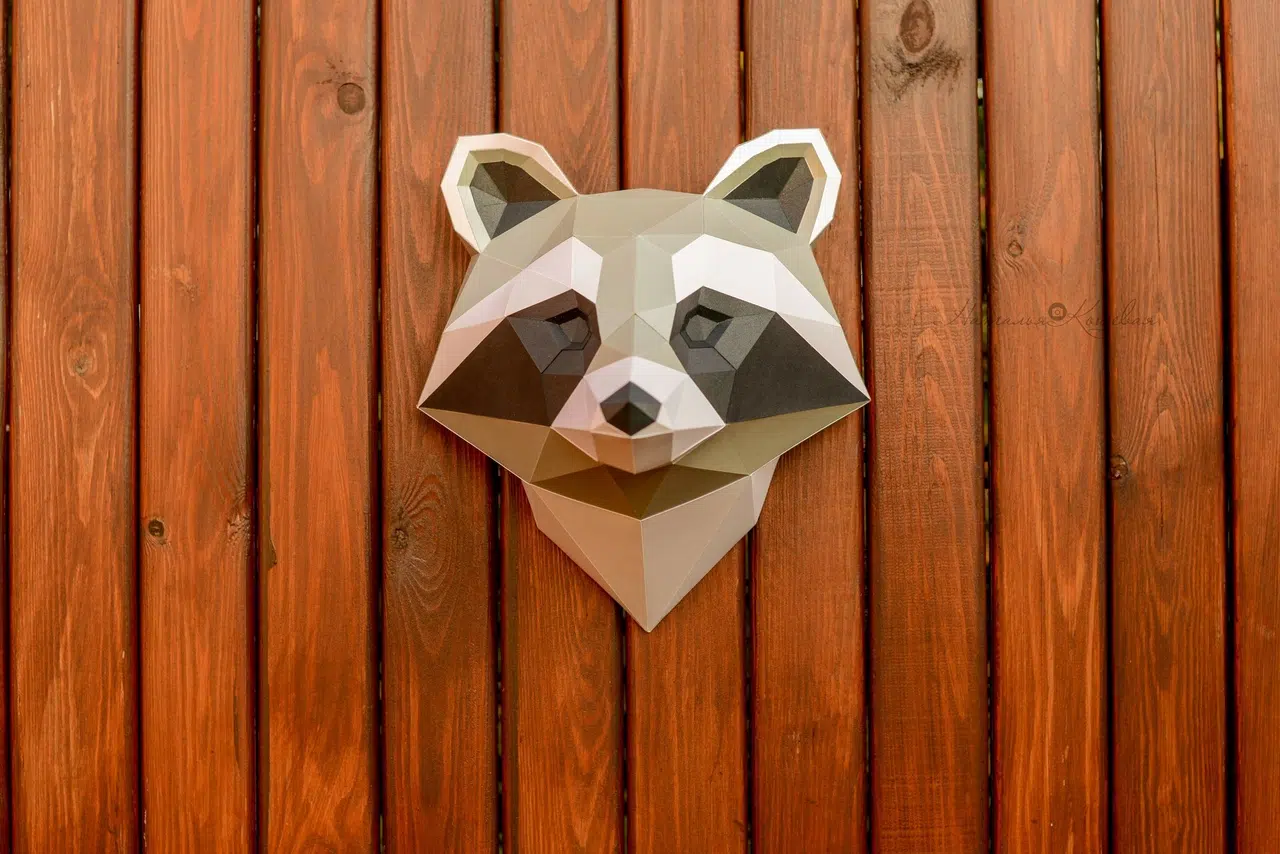 Papercraft de cabeça de guaxinim em origami 3D, vista traseira