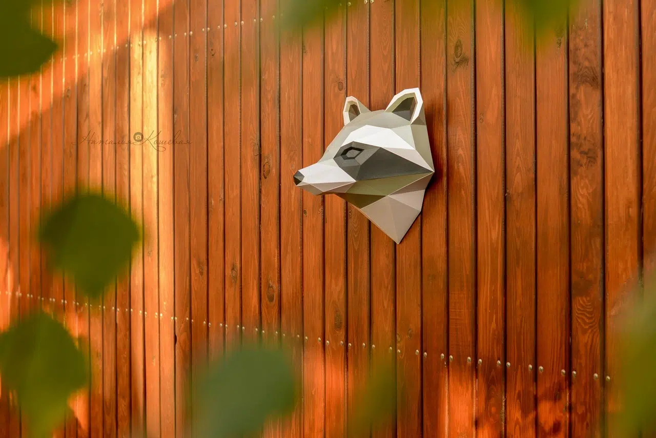 Papercraft de cabeça de guaxinim em origami 3D, vista traseira