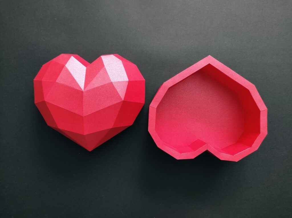 Papercraft de caja corazón en origami