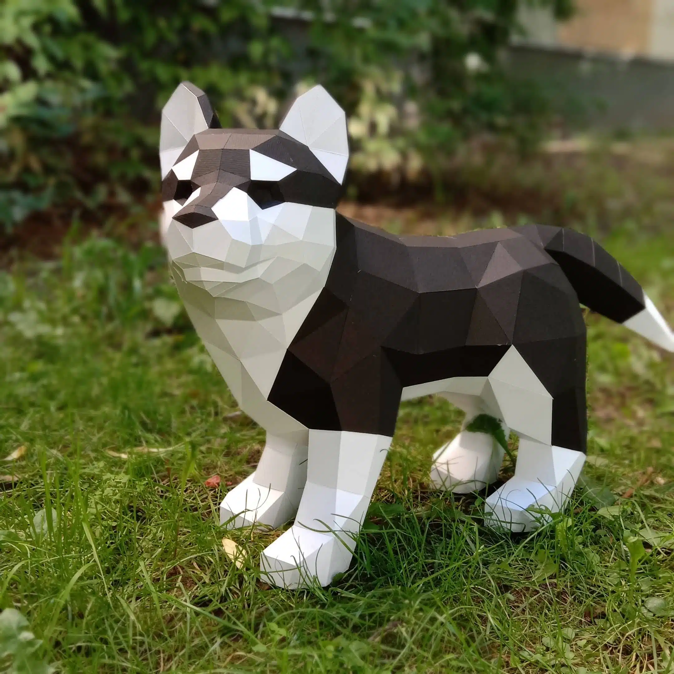 Papercraft de filhote de Husky em origami, vista traseira
