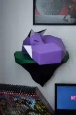 Papercraft de zorro sobre roca en origami 3D