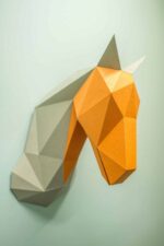 Papercraft de cabeça de unicórnio em origami 3D