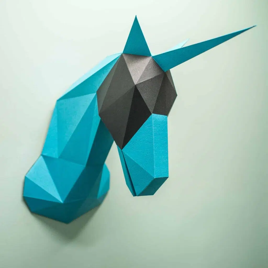 Papercraft cabeça de unicórnio azul em origami