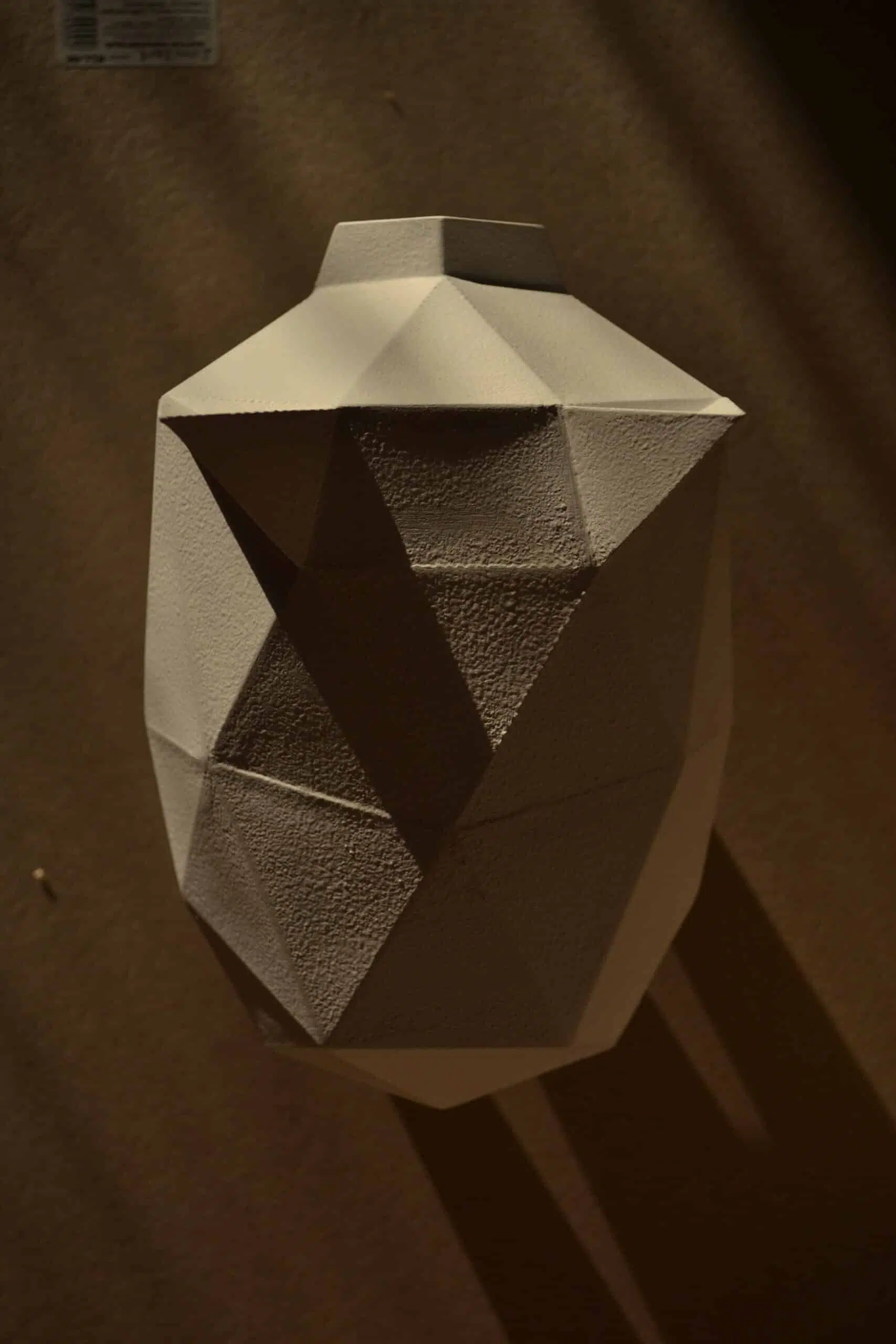 Papercraft de porquinho para cofrinho em origami, montado, vista 2
