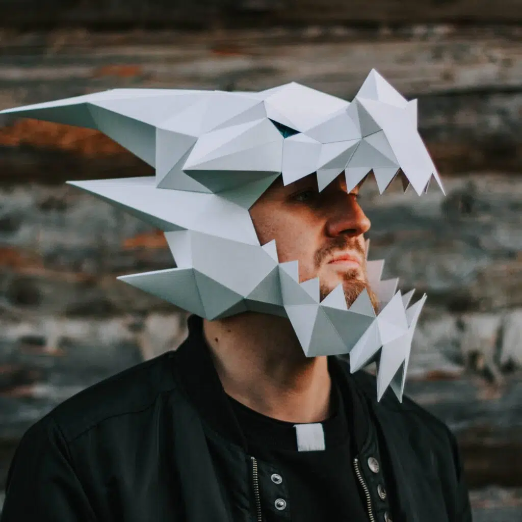 Papercraft Drachenmaske im 3D-Origami-Stil