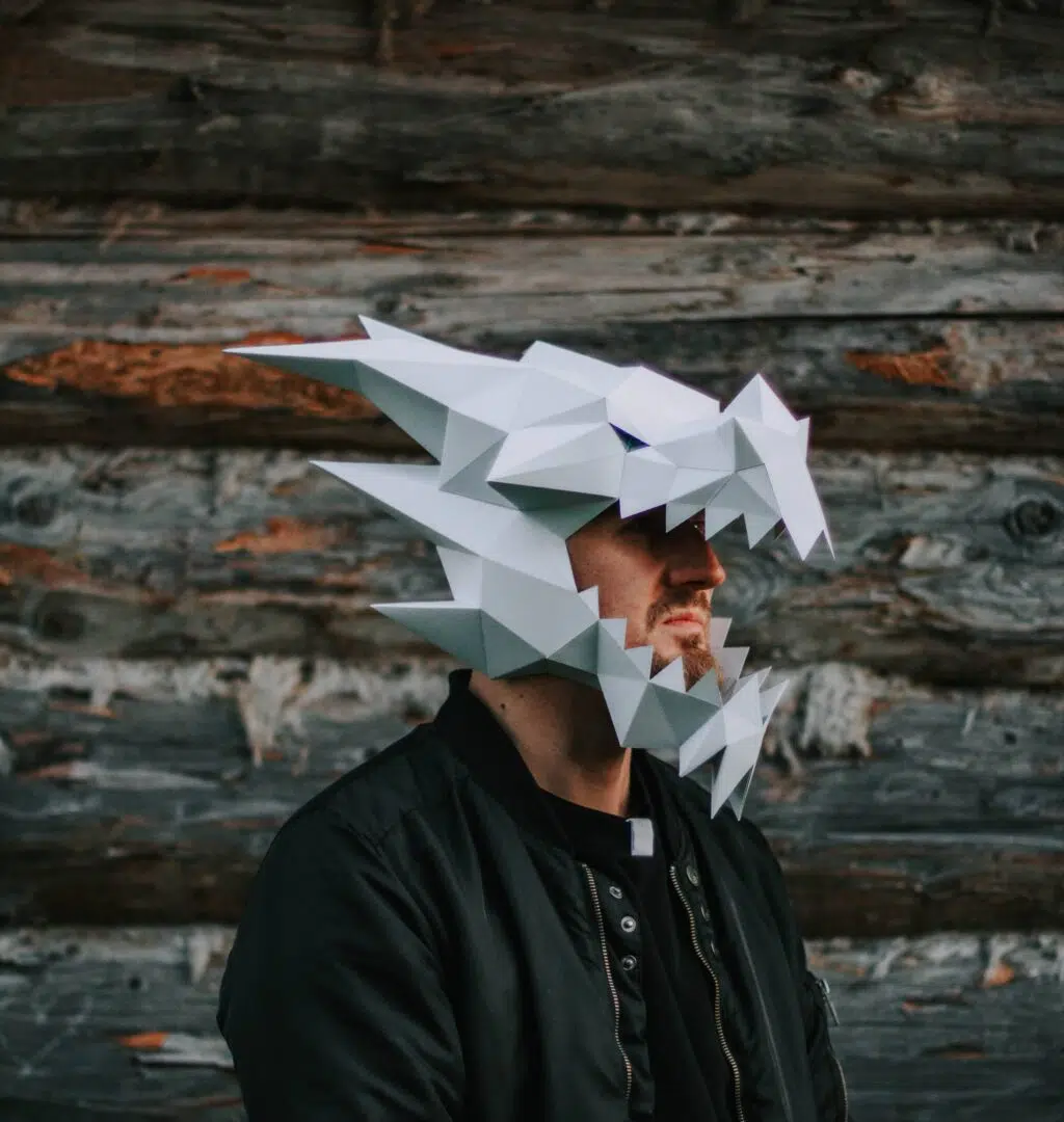 Papercraft Drachenmaske im 3D-Origami-Stil