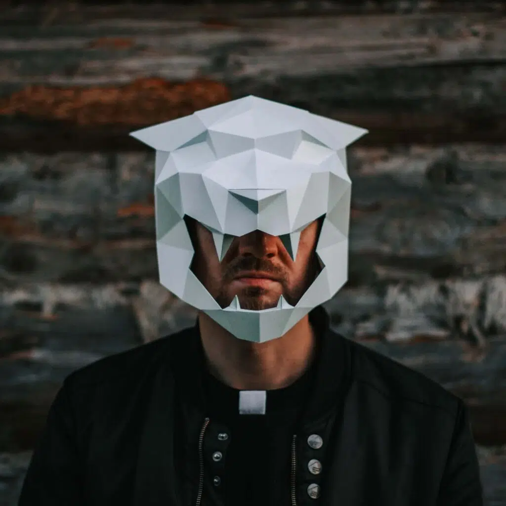 Papercraft Tiger-Maske aus Papier im 3D-Origami-Stil