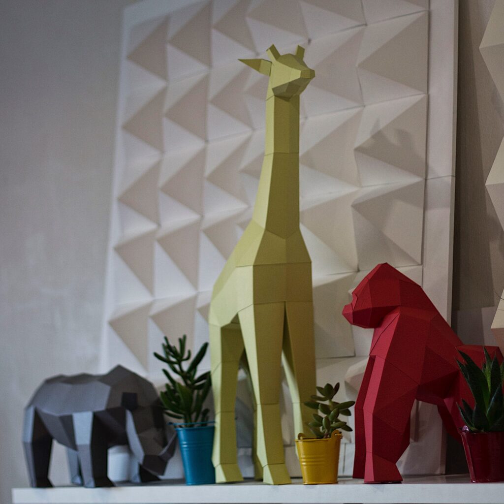 Papercraft of African animals in 3D origami
