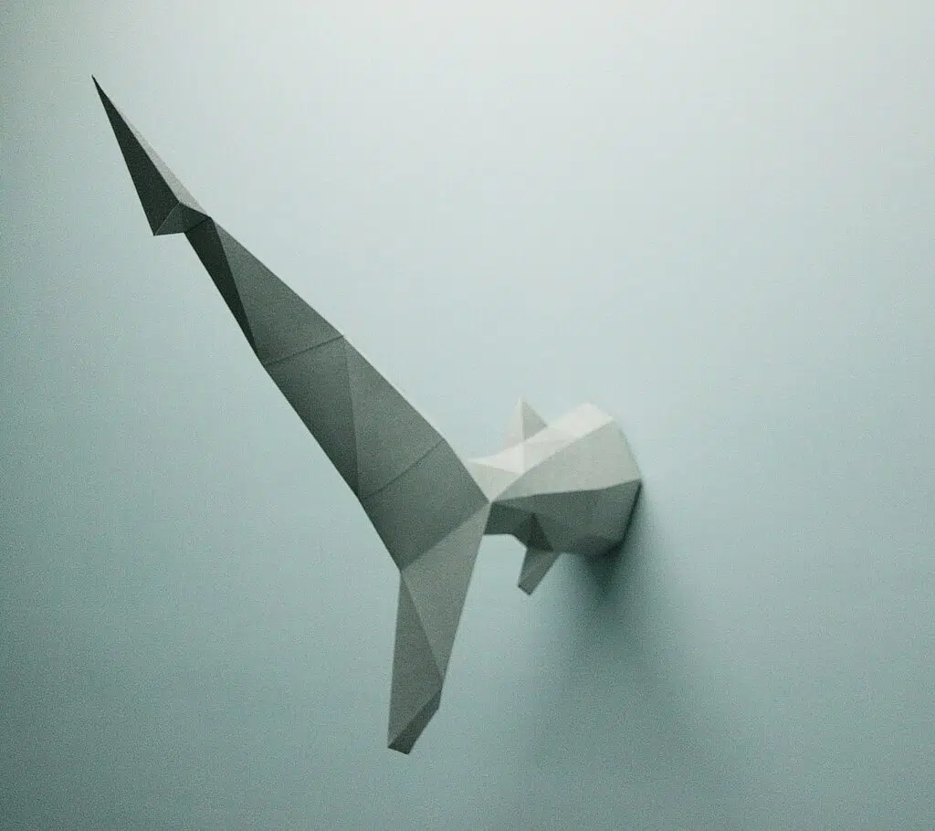 Papercraft cola de tiburón mural en origami