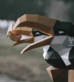 Papercraft von Tukanen auf Ast im 3D-Origami