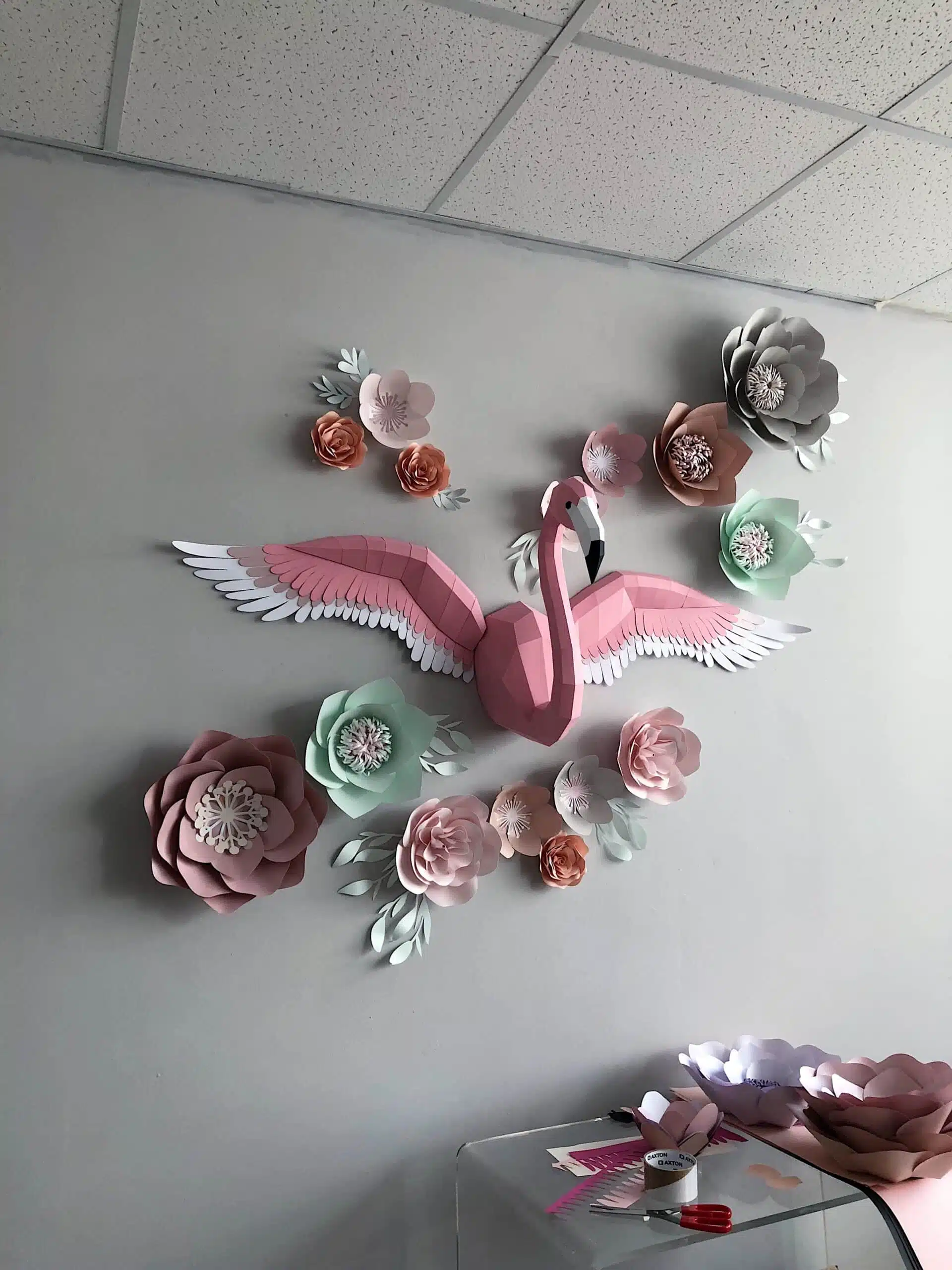 Kit de múltiples flamencos rosas en origami 3D, papercraft 3D, vista 2