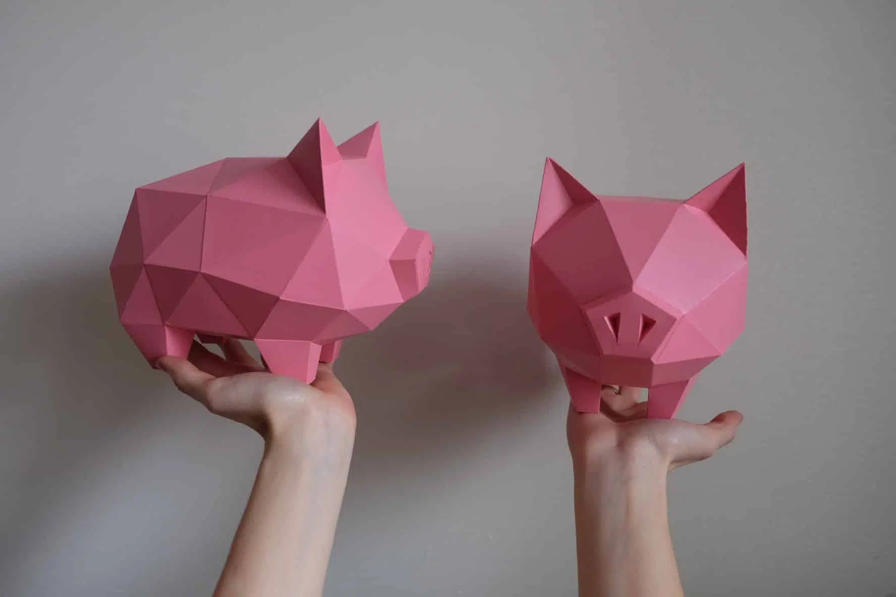 Papercraft de porquinho para cofrinho em origami, vista lateral