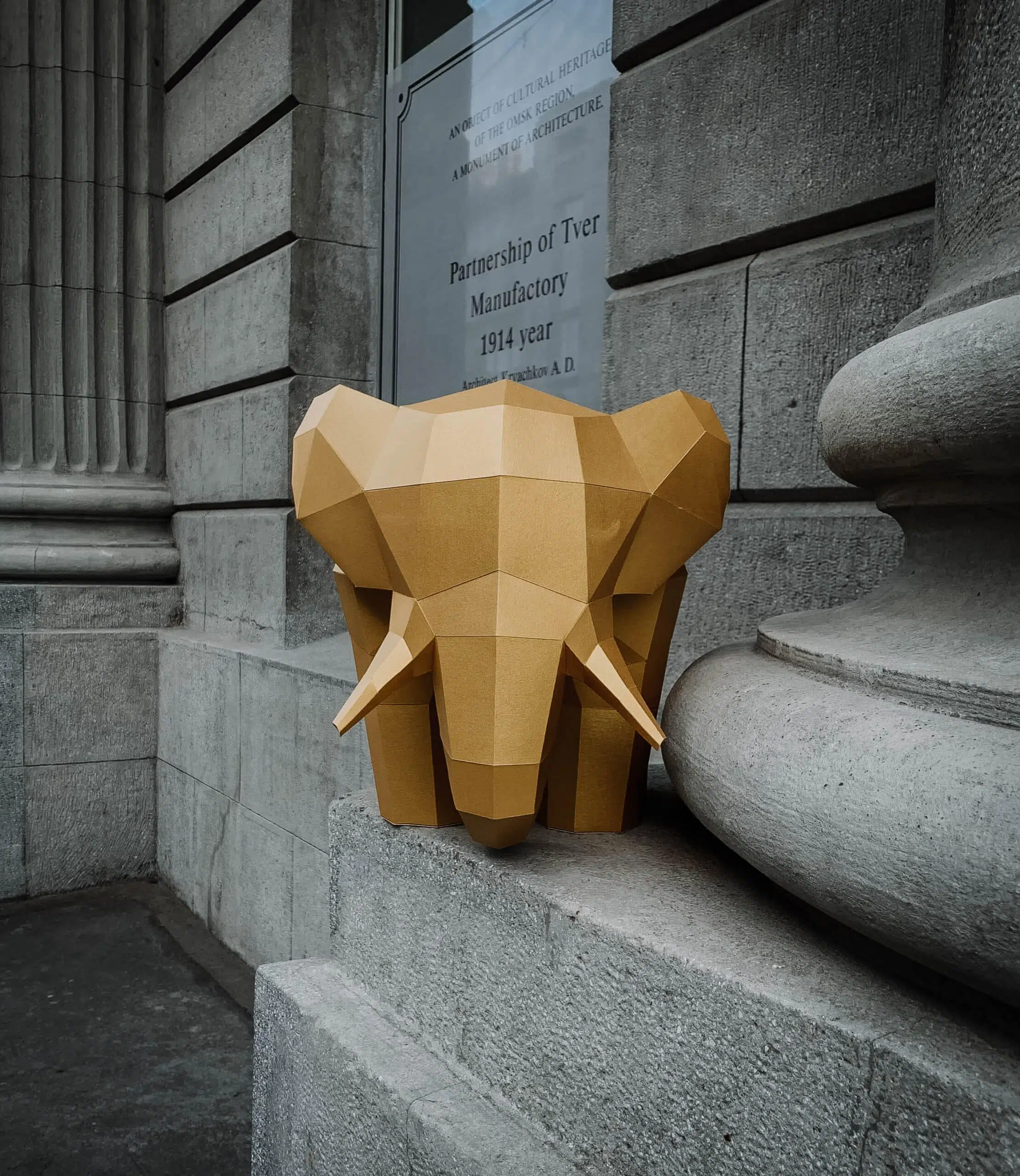 Papercraft de elefante em origami 3D, vista lateral