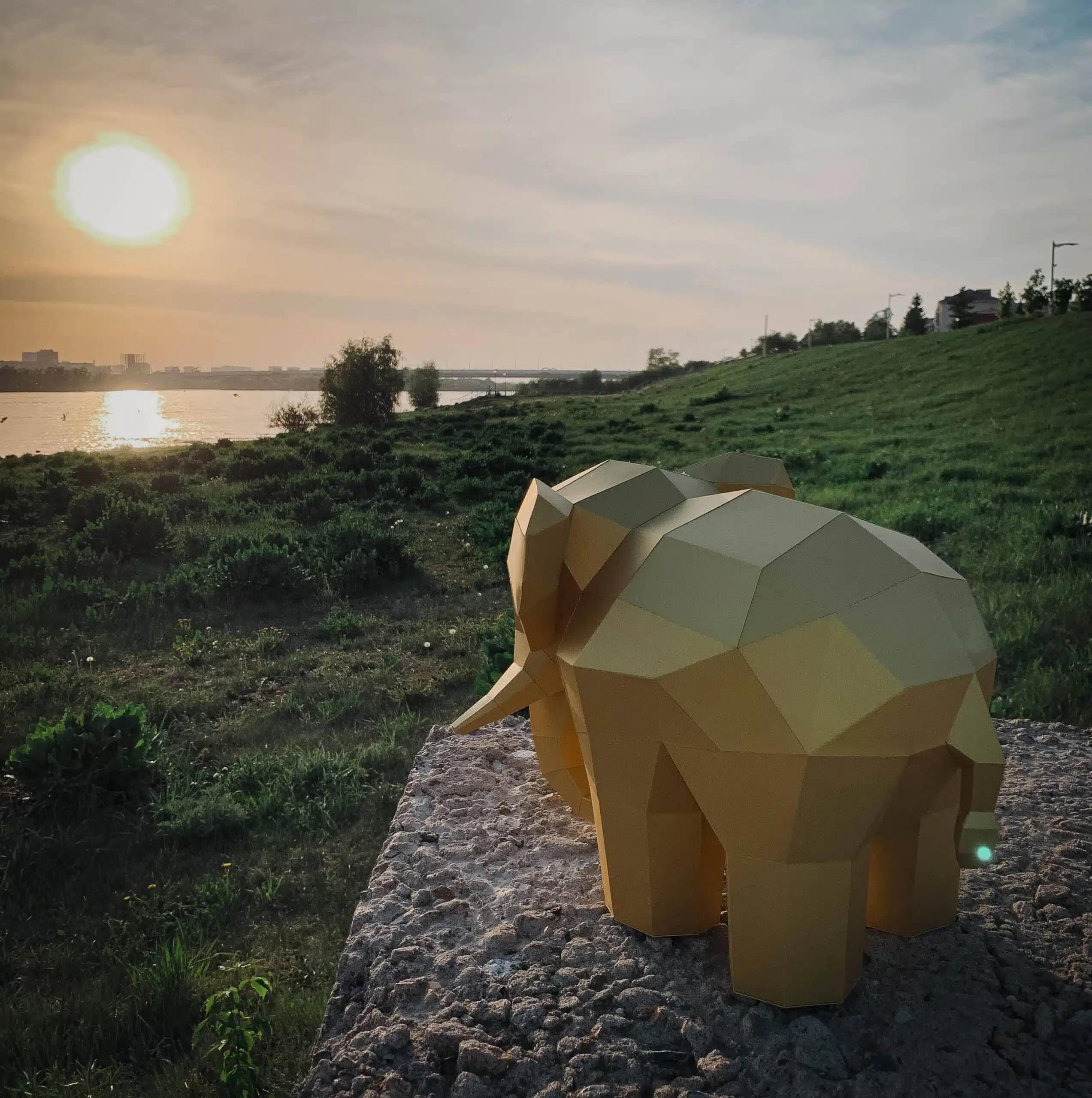 Papercraft de elefante em origami 3D, vista traseira