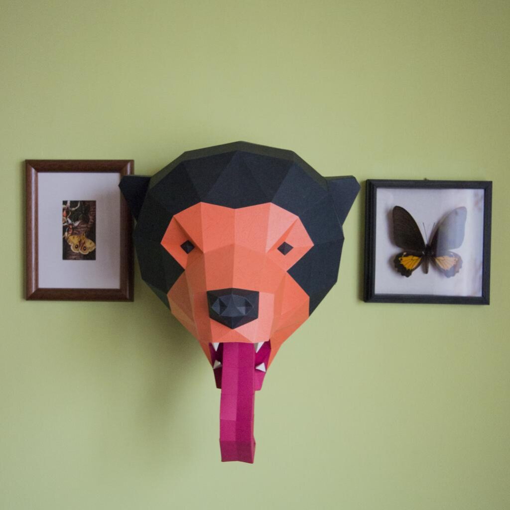 Papercraft malayan bear head in origami