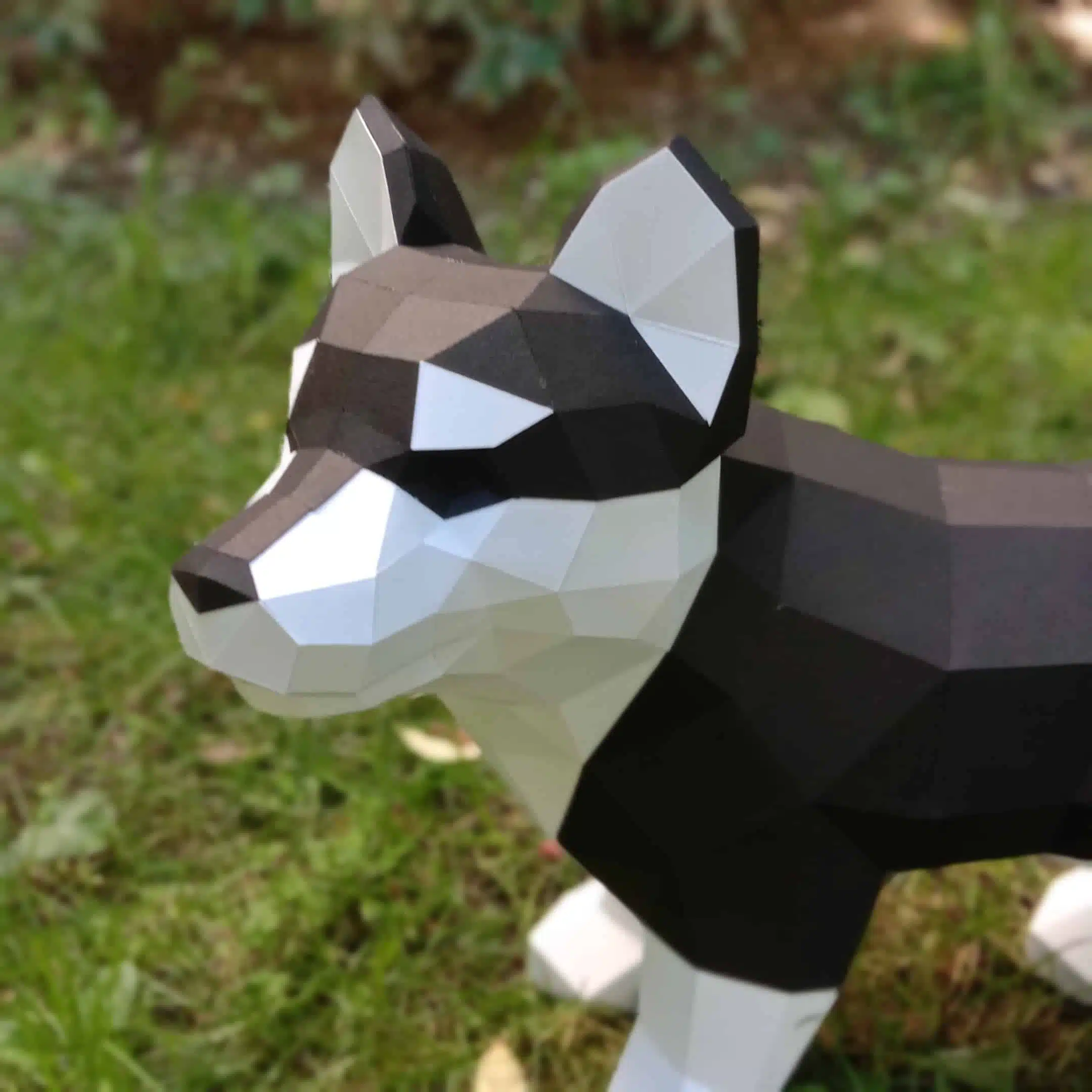 Papercraft de filhote de Husky em origami, montado