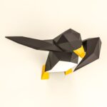 Papercraft de pingouin qui dab en origami 3D