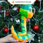 Papercraft of winding snake in 3D origami