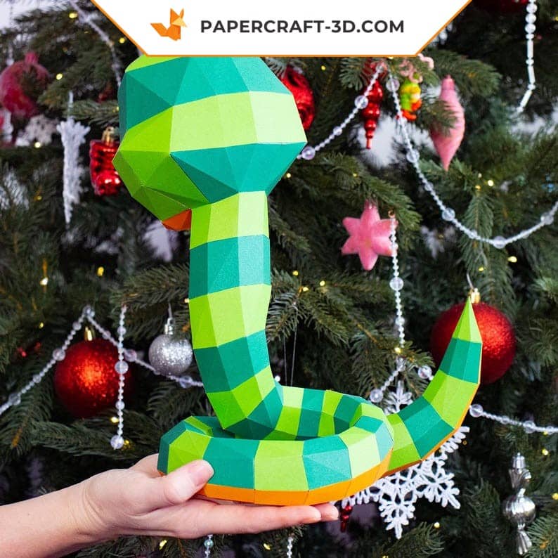 Papercraft of winding snake in 3D origami
