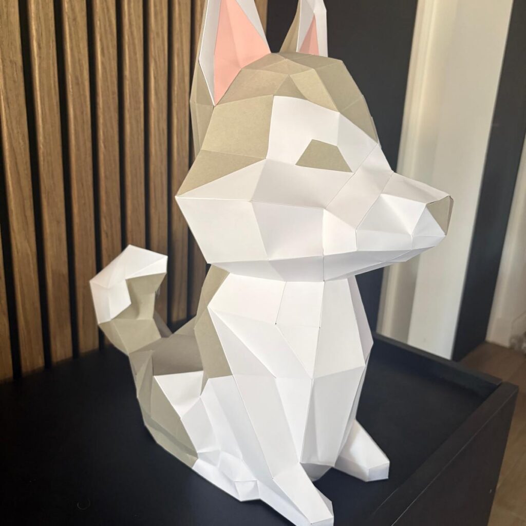 Husky pup papercraft 3D zittend, weergave 2