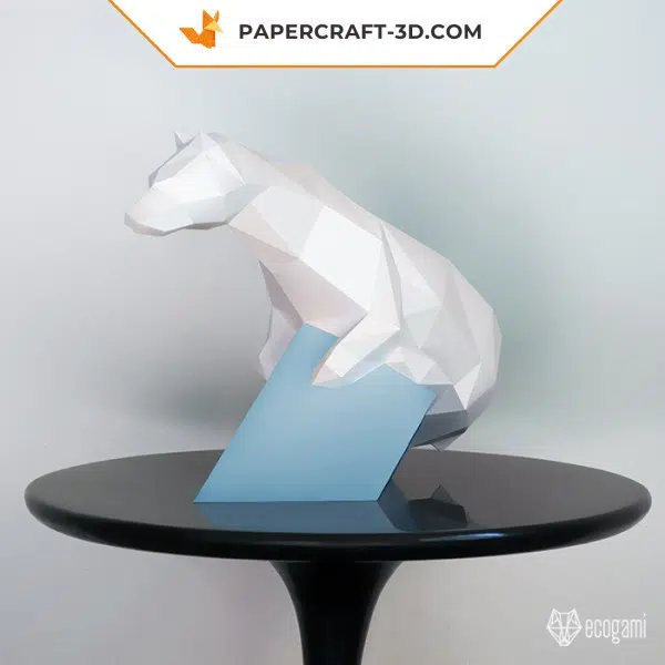 Papercraft-Eisbär auf einem Eisberg sitzend in 3D-Origami