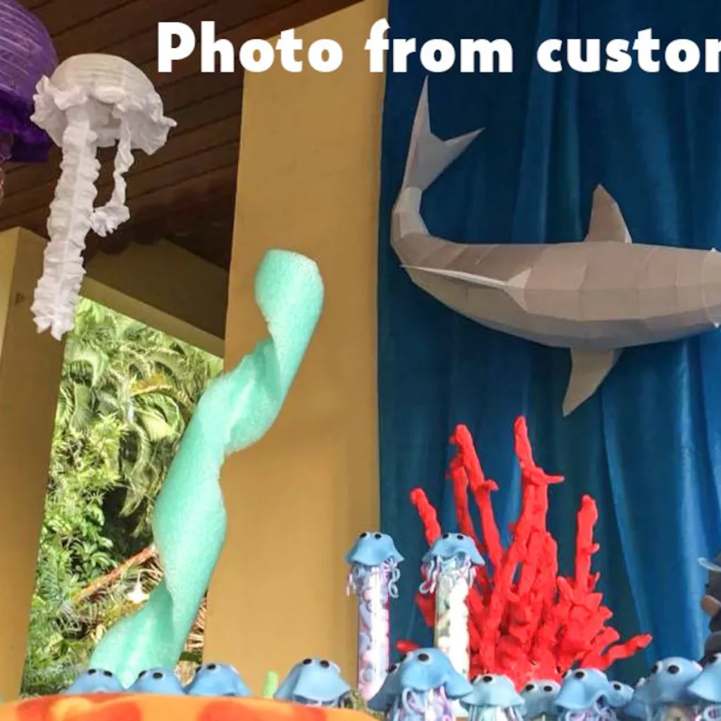 Papercraft eines grauen Hais an der Wand in Origami 3D