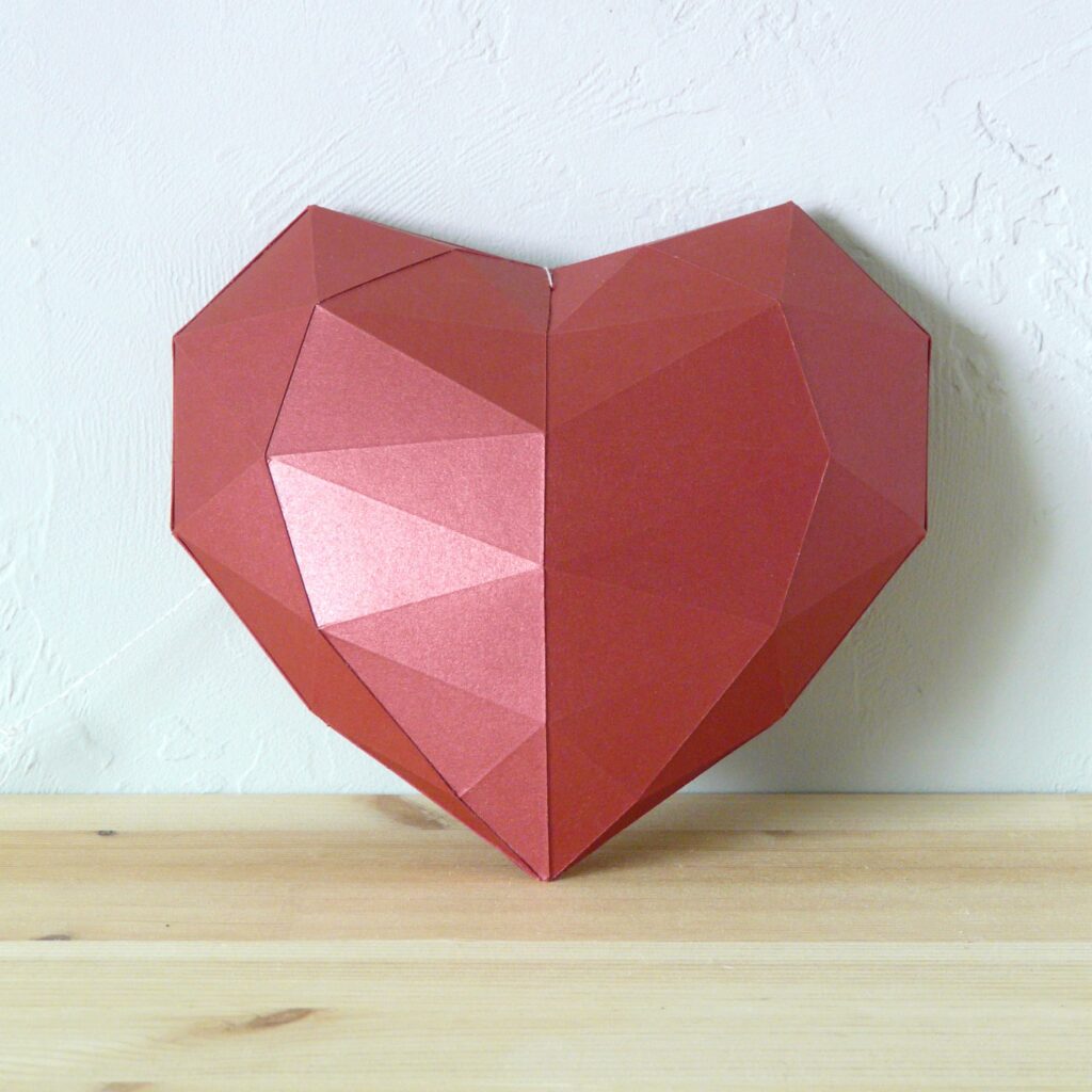 Papercraft de coração vermelho em origami 3D