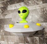 Papercraft alien and flying saucer in 3D origami