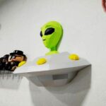 Papercraft alien and flying saucer in 3D origami