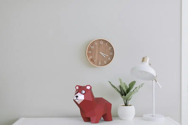 Modelo infantil de urso, papercraft 3D, vista traseira