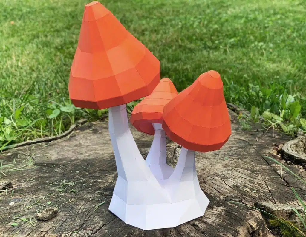 Red Mushroom Papercraft in 3D Origami, detail