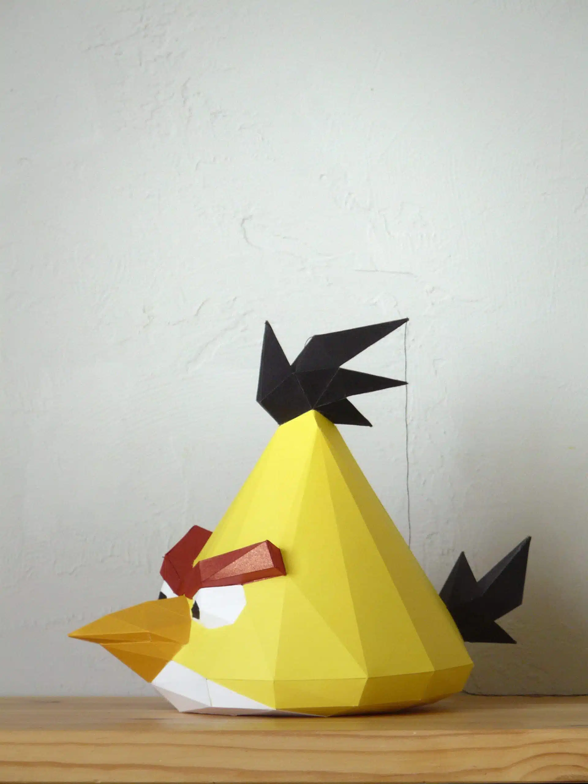 Papercraft do Angry Bird Chuck em origami 3D, vista traseira