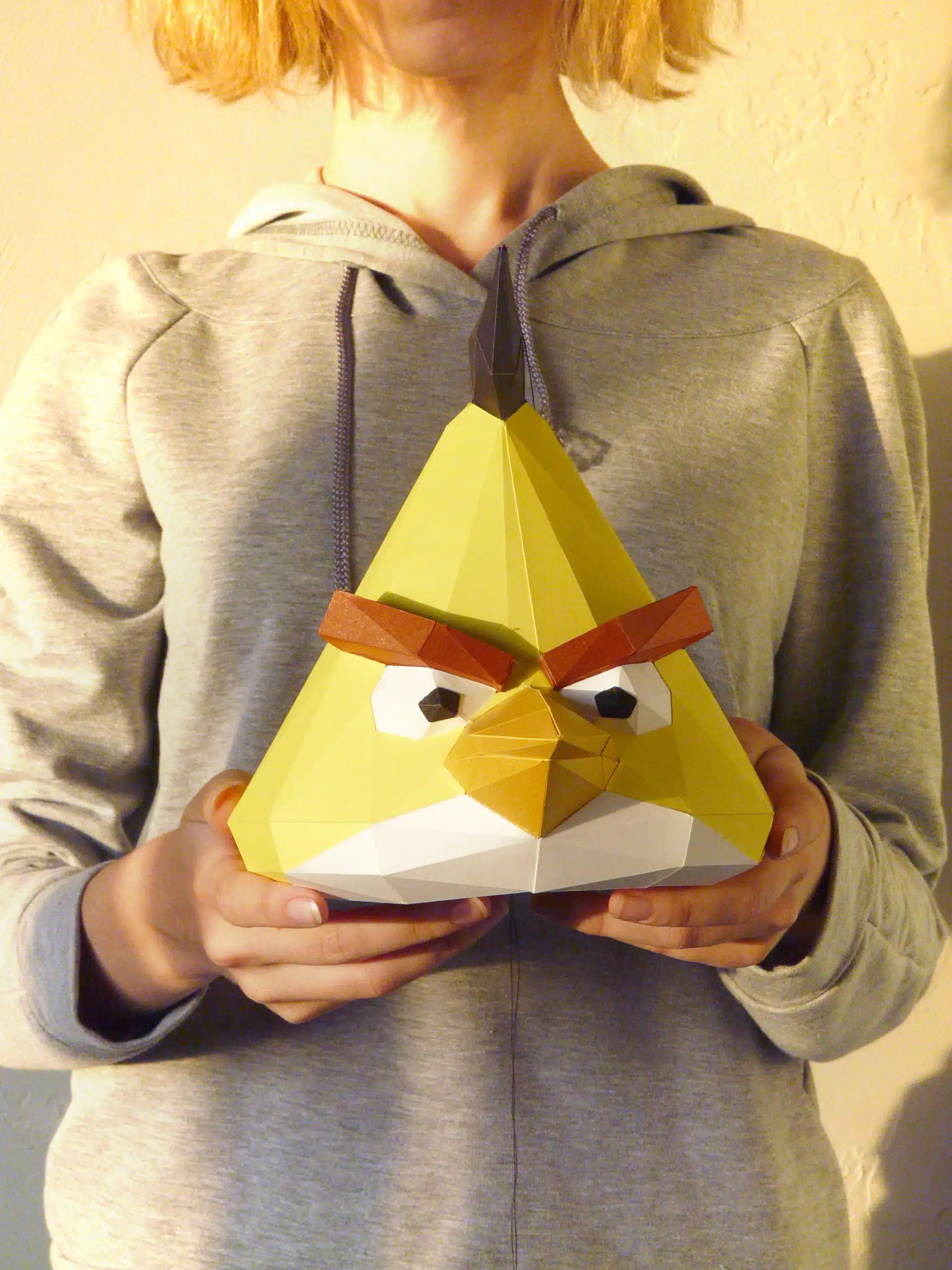 Papercraft do Angry Bird Chuck em origami 3D, montado