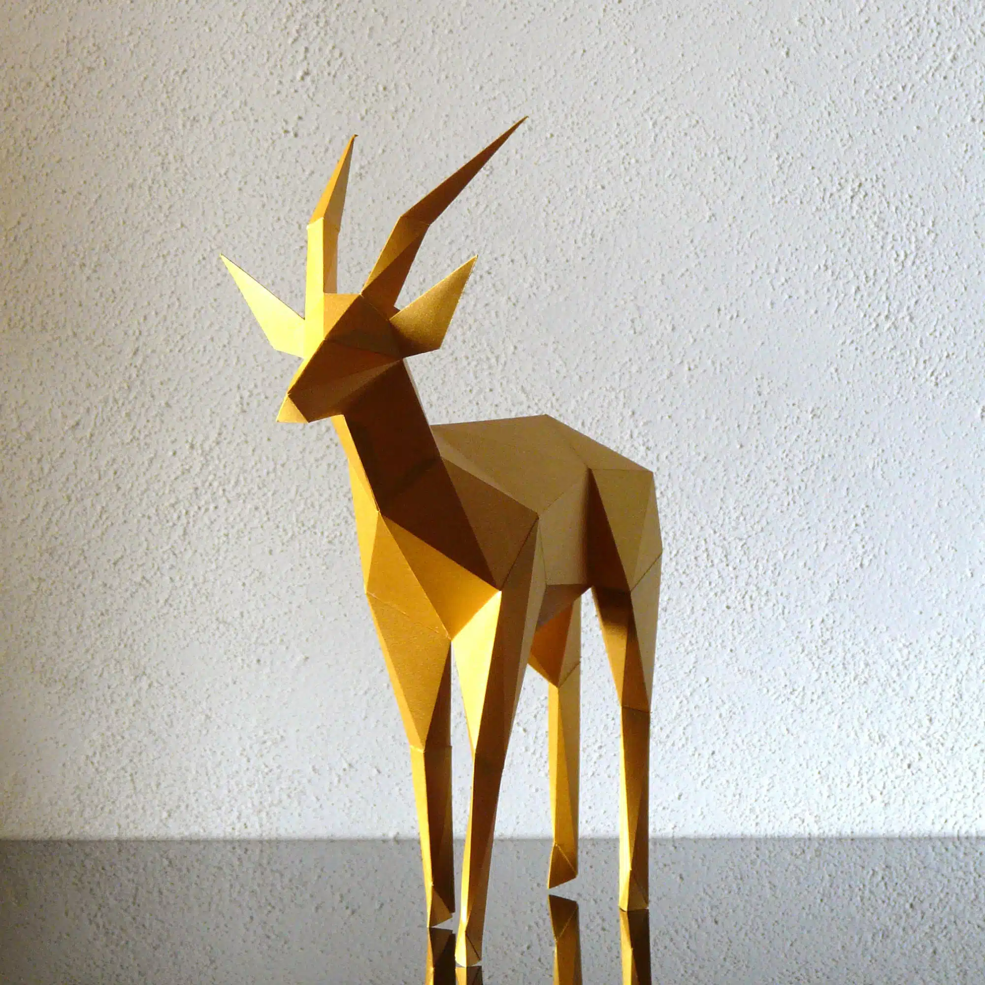Papercraft de gazela em origami 3D, vista traseira