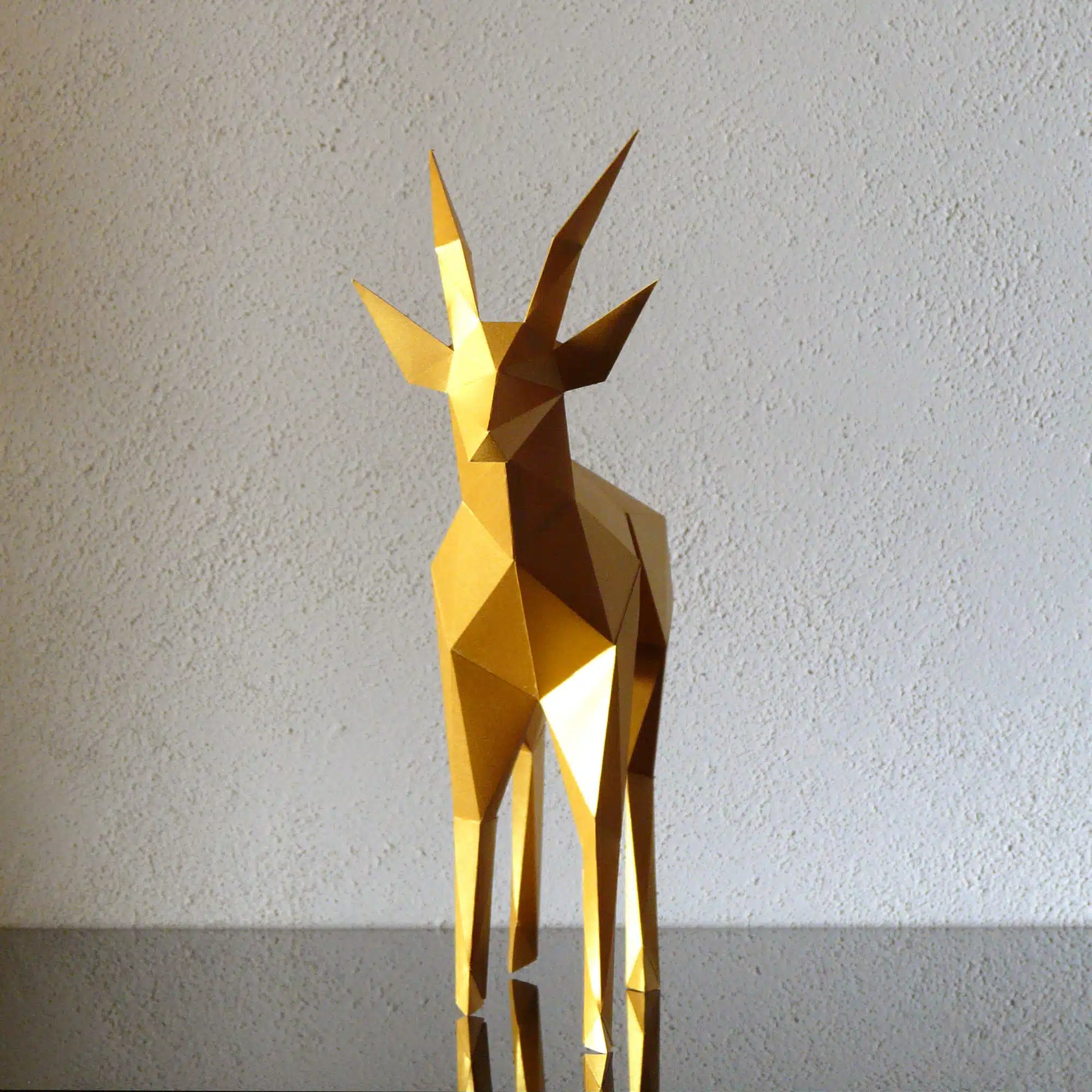 Papercraft de gazela em origami 3D, vista lateral