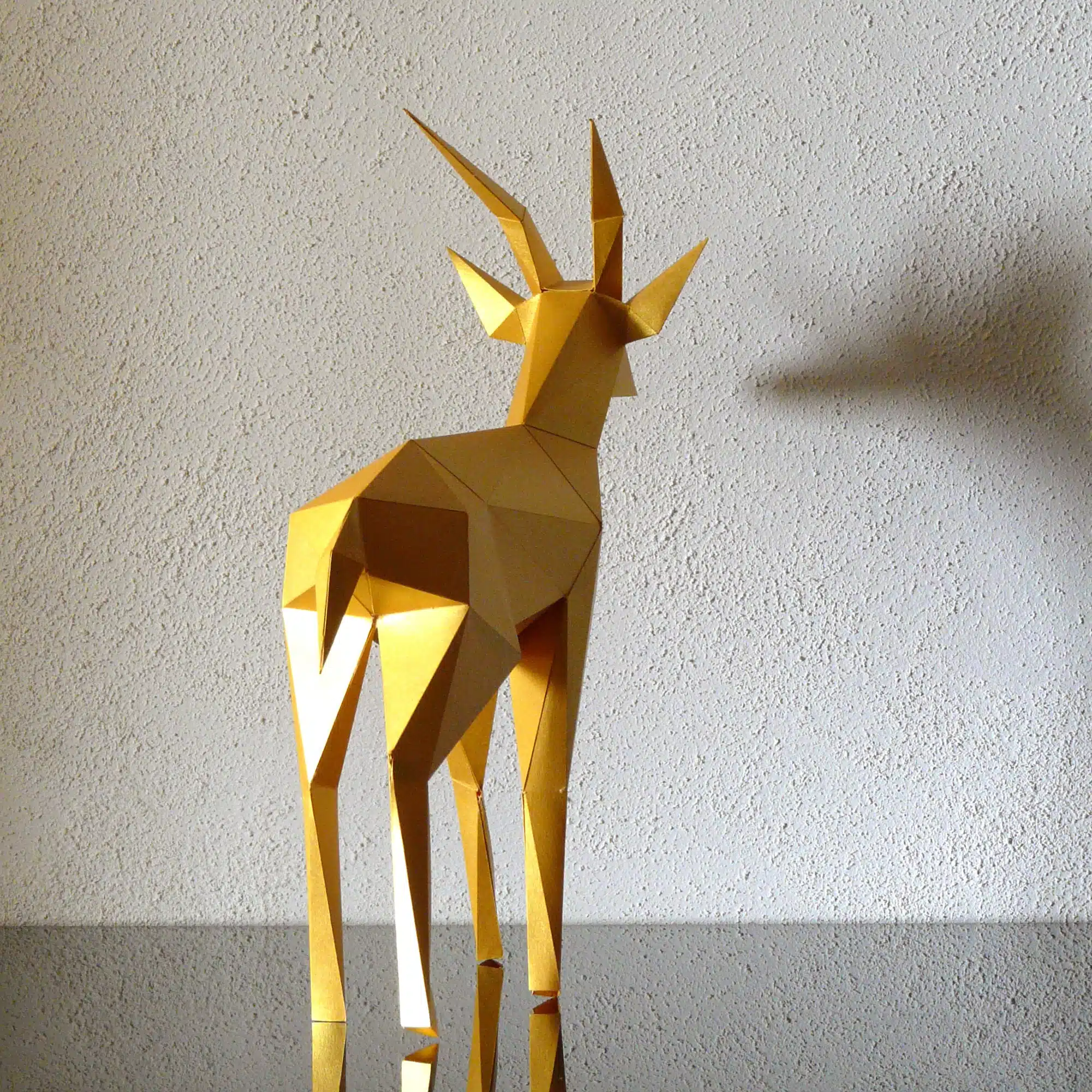 Papercraft de gazela em origami 3D, vista traseira