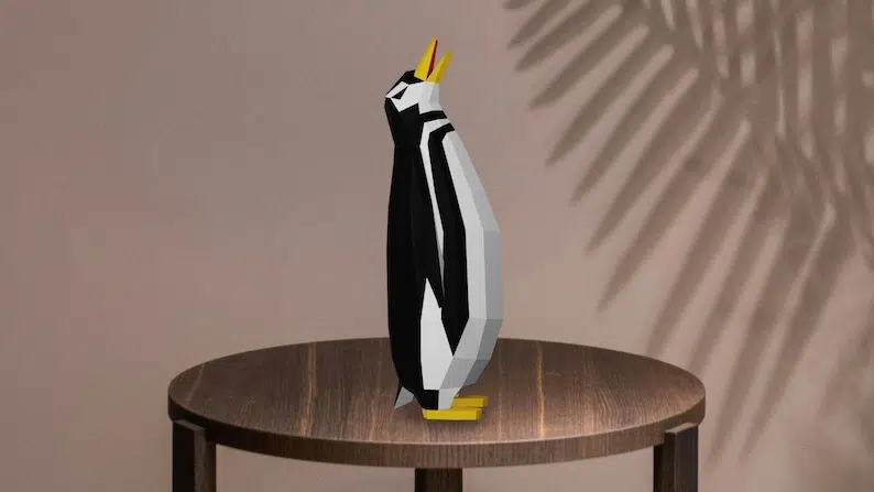 Papercraft de pinguim em pé em origami 3D