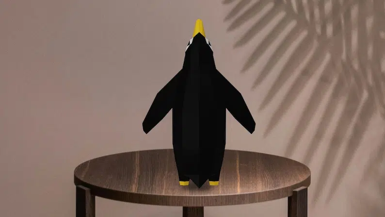 Papercraft de pinguim em pé em origami 3D – vista lateral
